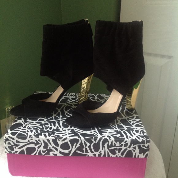 BEAUTIFUL Velvet peep toe Bootie - Picture 5 of 6